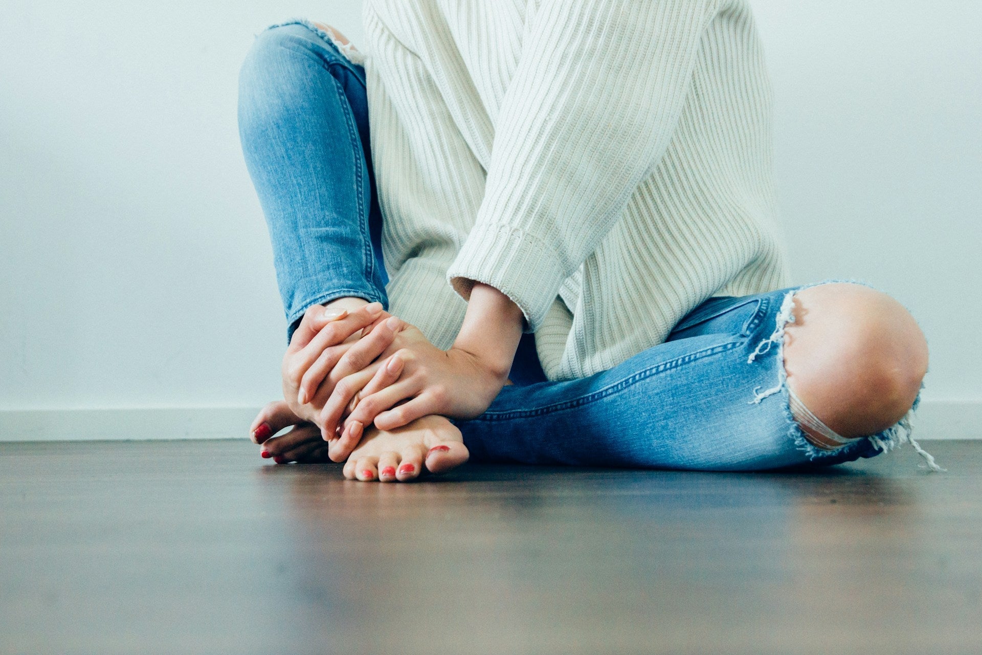 Why Do My Feet Hurt When I Wake Up? Causes & Remedies