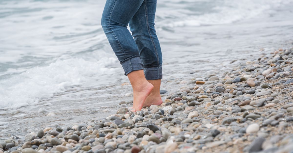 Why Legs Feel Heavy at the End of the Day — and How to Relieve It