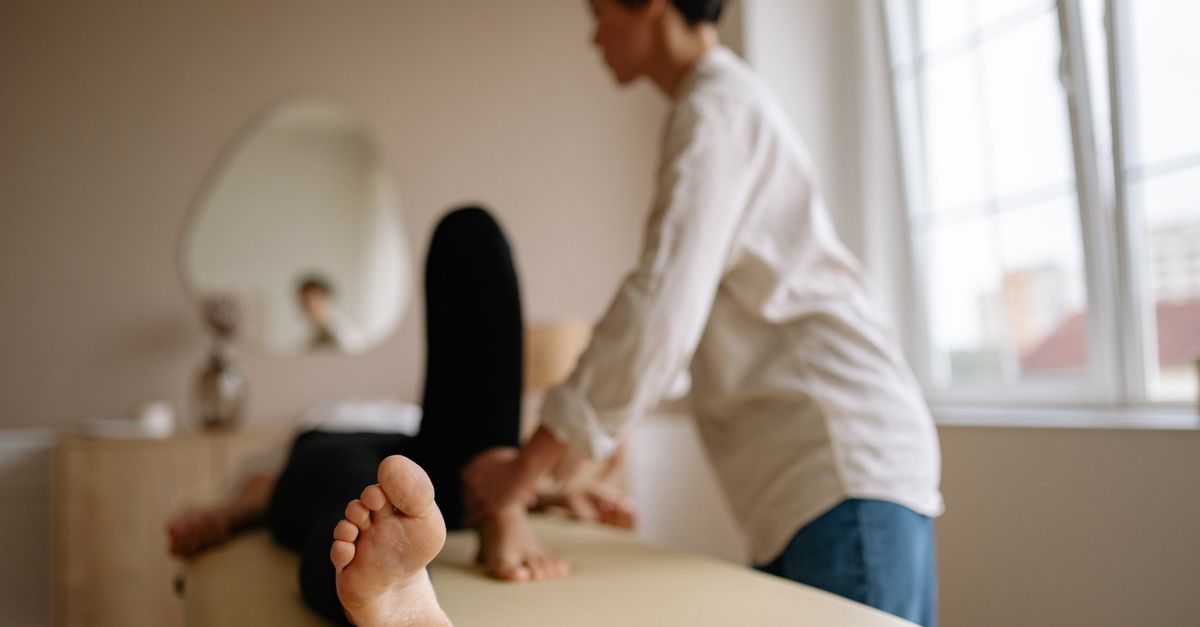 Morton's Neuroma Foot Pain Relief: Daily Self-Care Guide