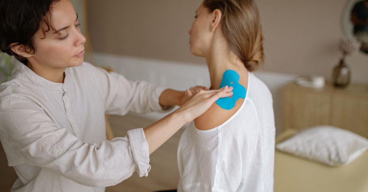 Hypothyroidism Muscle Aches: Causes, Cold Feet & Relief