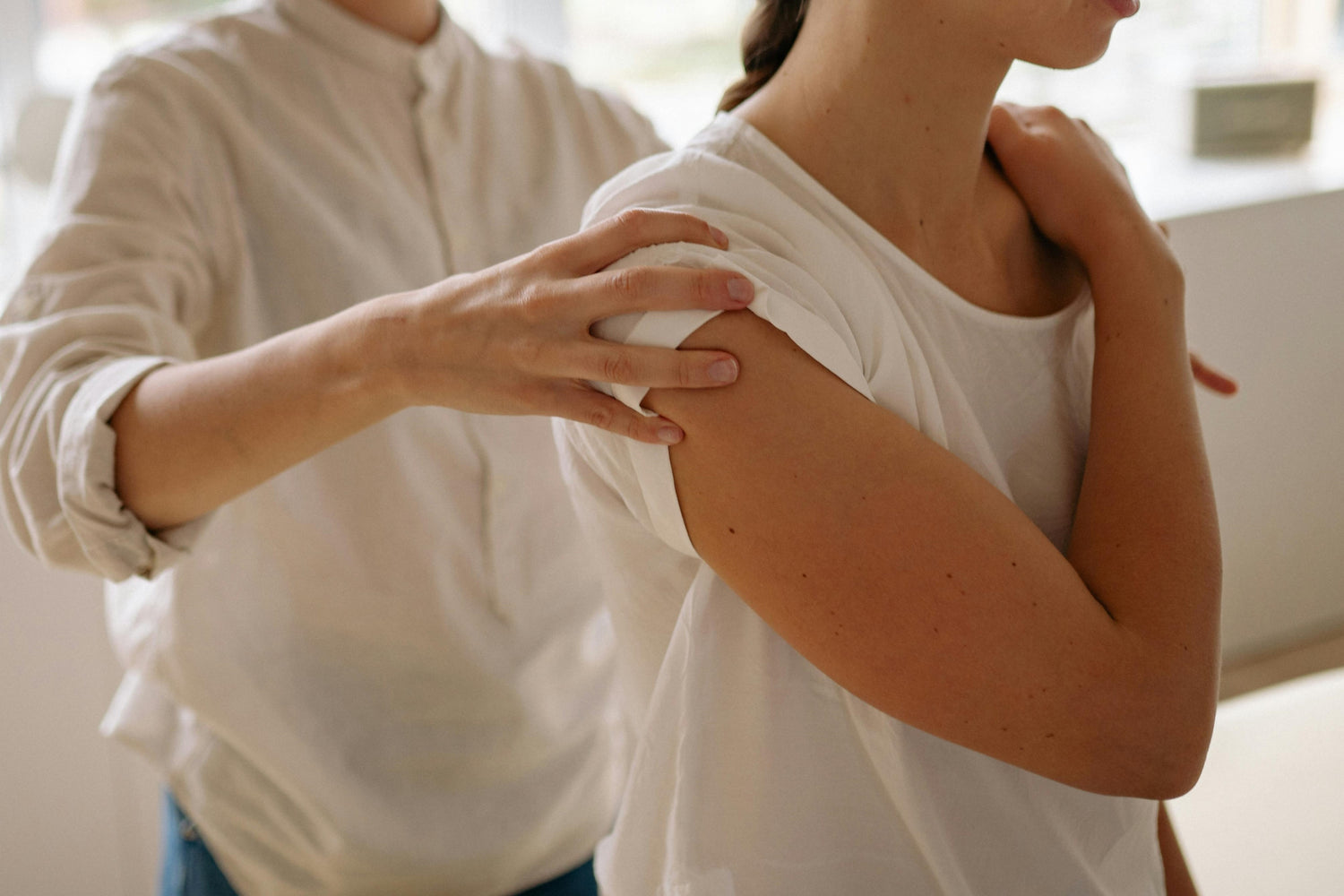 Shoulder Tendonitis Massage: Benefits and 3 Simple Techniques