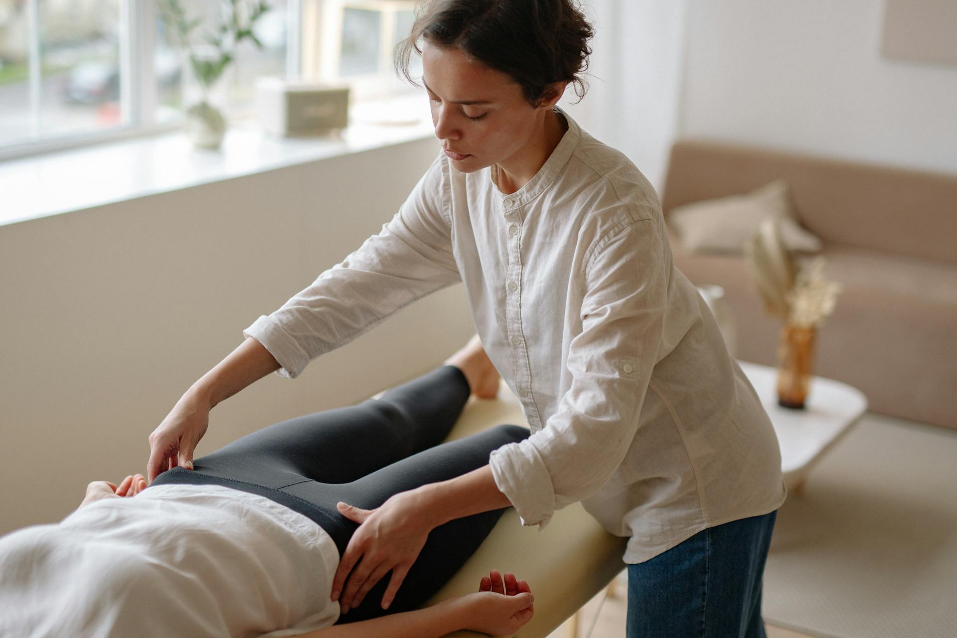 TFL Muscle Massage: 3 Techniques for Hip and Thigh Pain Relief