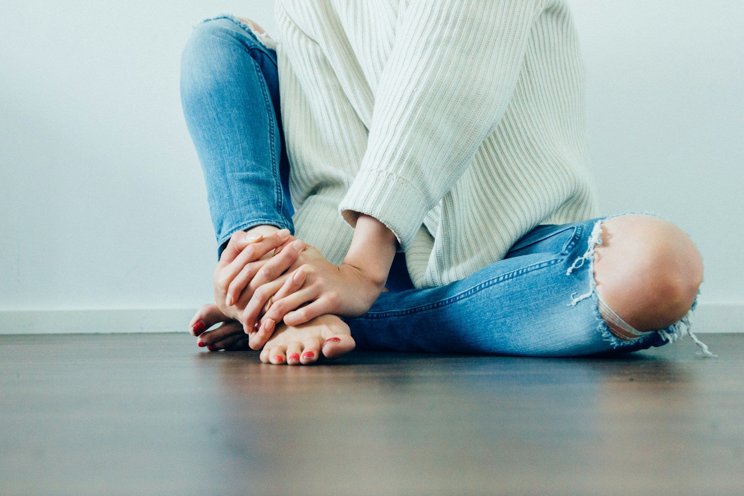 Why Do My Feet Hurt When I Wake Up? Causes & Remedies